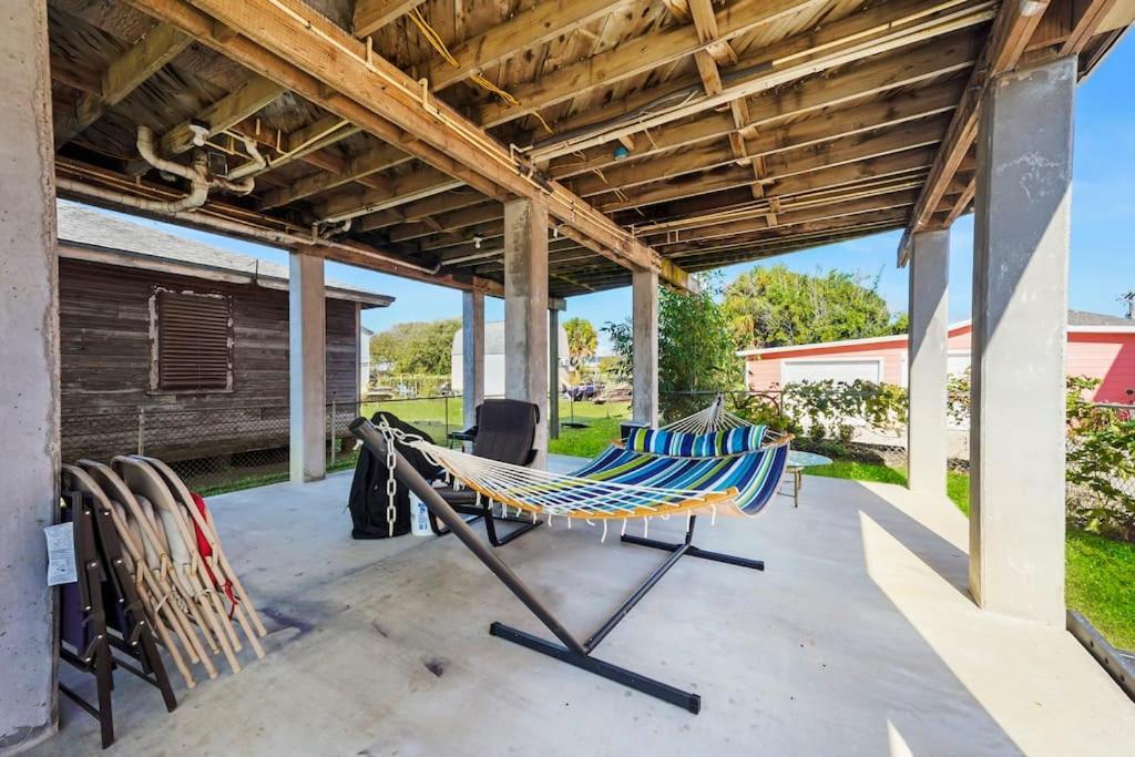 Galveston Beach House Family/Pet Friendly Exterior photo